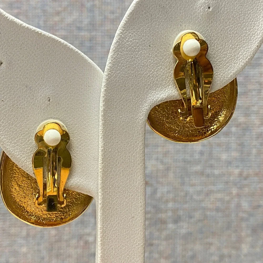 Vintage Carolee Classic Gold Tone Faux Pearl Button Clip On Earrings Designer - Picture 5 of 11
